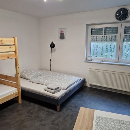 Souterrain-Wohnung Mit Kostenlosem Stellplatz Lipcse Kültér fotó
