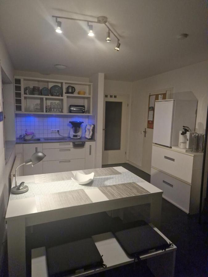 Souterrain-Wohnung Mit Kostenlosem Stellplatz Lipcse Kültér fotó