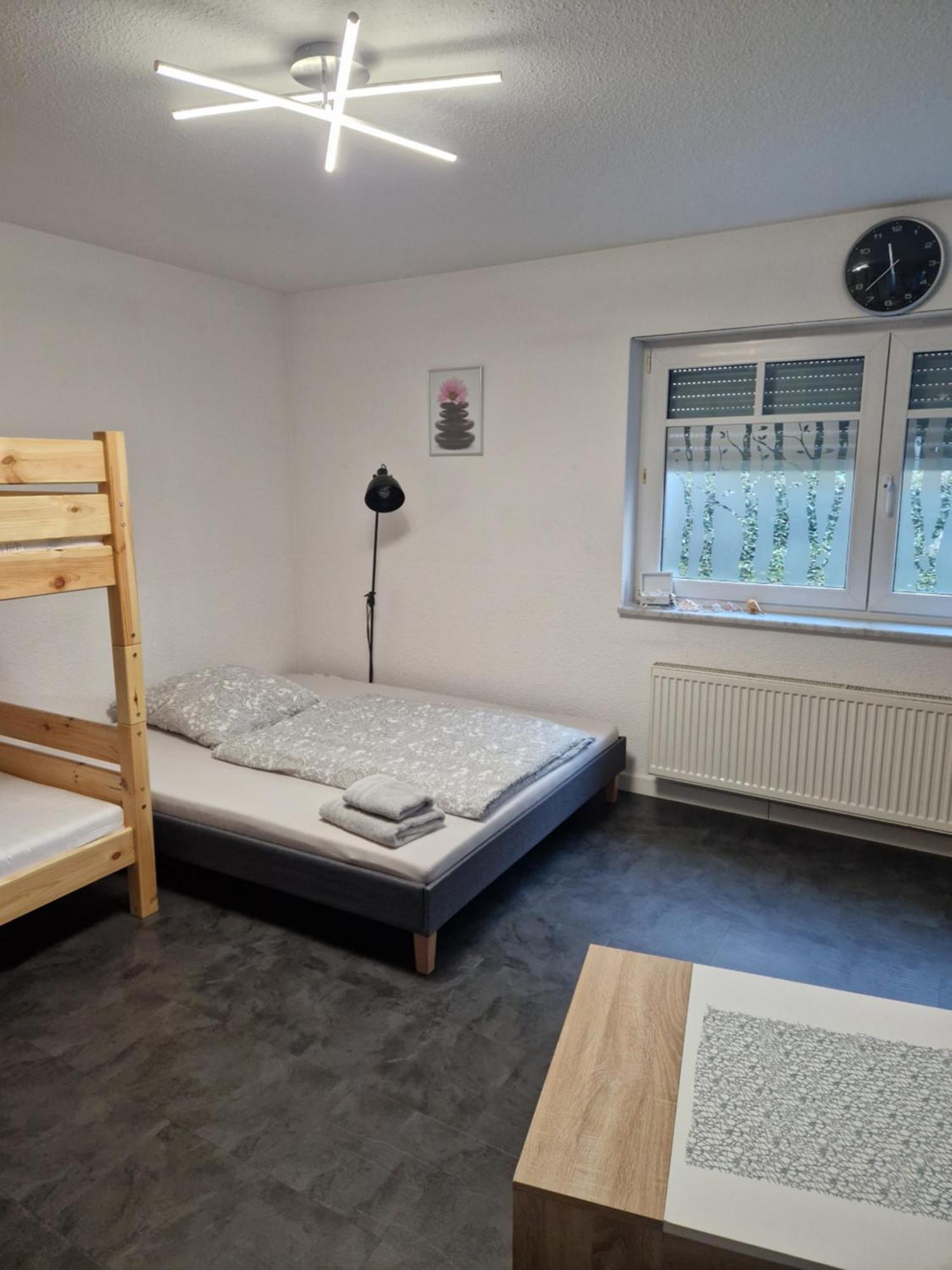 Souterrain-Wohnung Mit Kostenlosem Stellplatz Lipcse Kültér fotó